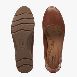 Clarks Women's Tan Leather Flats